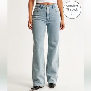 Abercrombie Curve Love High Rise 90s Relaxed Jean light wash size 31/12 xl